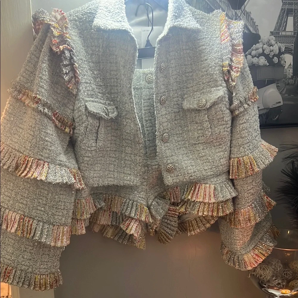 Stylish Textured Tweed Jacket with Metallic Fringe jacket L, shorts Xl - Picture 1 of 6